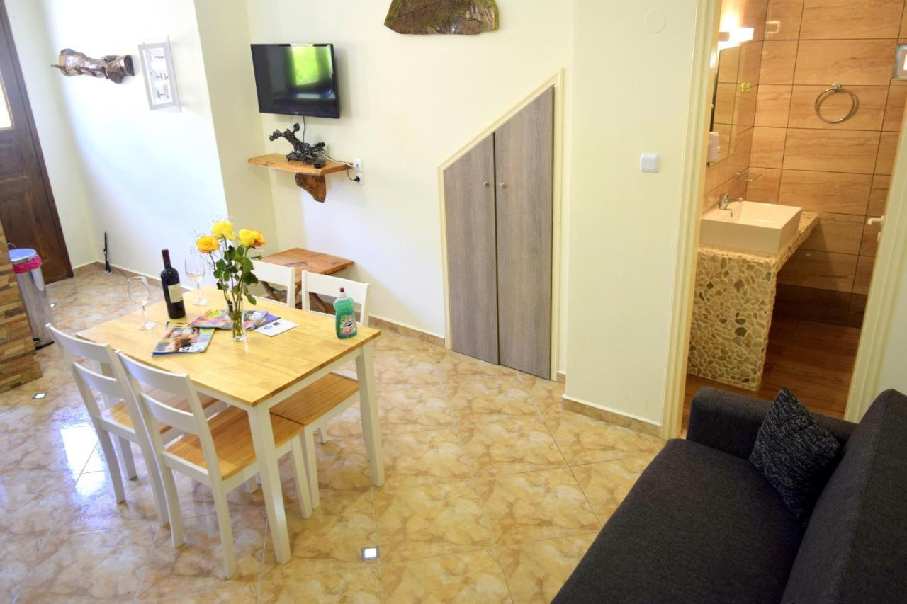 Dourios Ippos Apartments Frikes Exterior photo